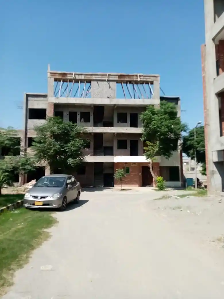 Hafeez Plaza commercial building in Lahore during construction