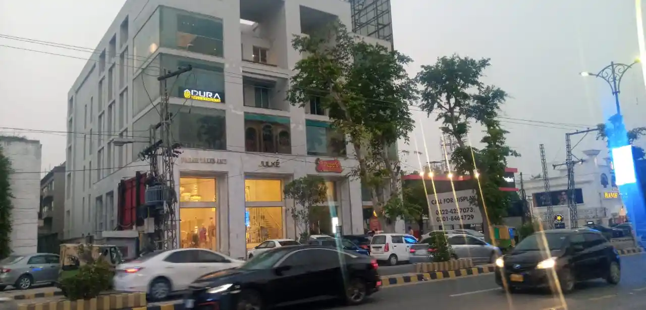 KD Plaza commercial building on MM Alam Road in Lahore